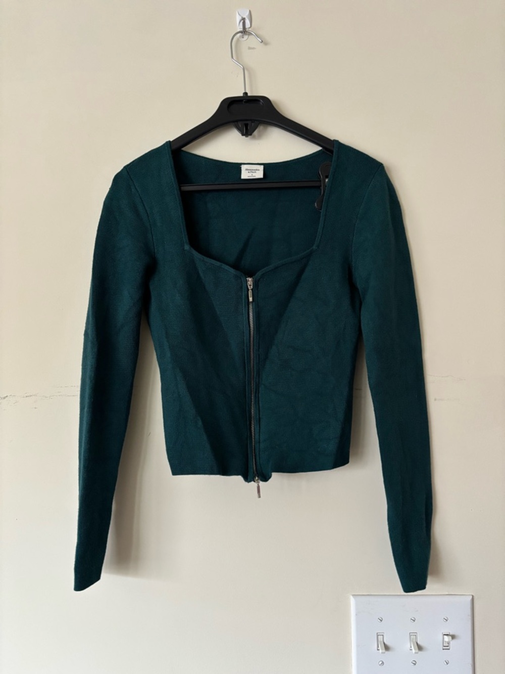 Abercrombie & Fitch Green Zip-Up Sweetheart Neck Crop Sweater